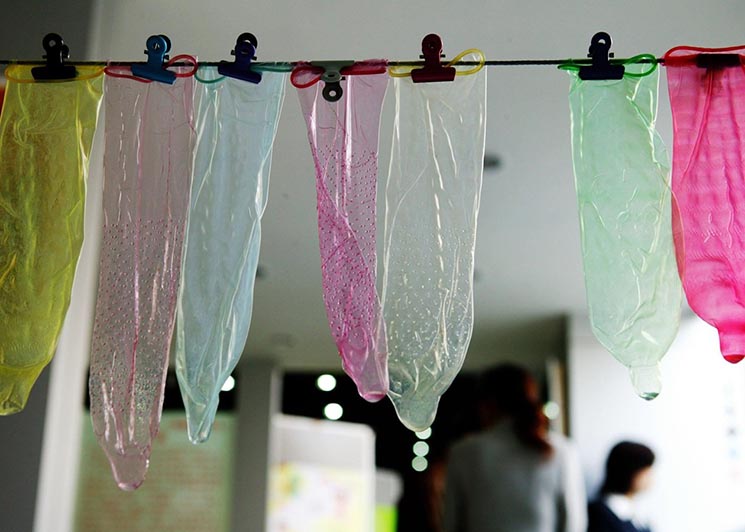 Мешканка В'єтнаму прала і продавала використані презервативи