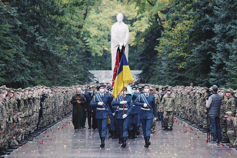 У Харкові пройшла церемонія прощання із загиблими курсантами під Чугуєвом