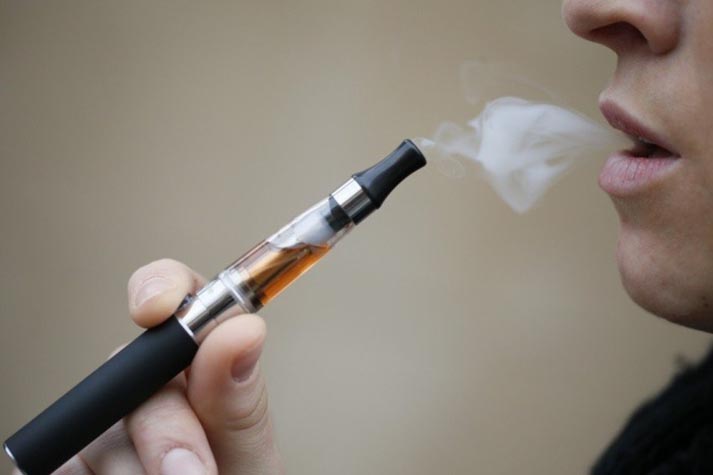 Верховна Рада заборонила продаж електронних сигарет дітям до 18 років