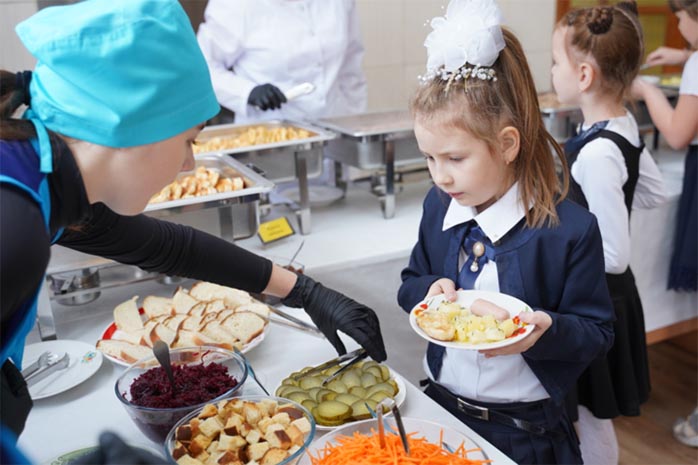 Без напівфабрикатів та шкідливих перекусів: Як зміниться шкільне харчування з нового року