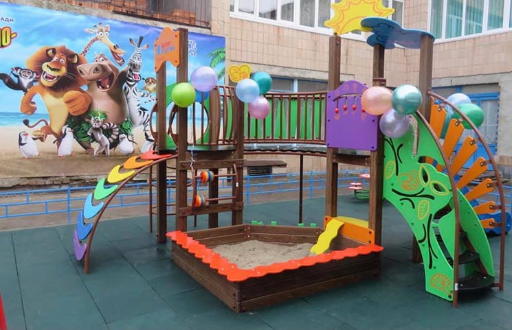 На території Білоцерківського Інклюзивно-ресурсного центру встановили дитячий майданчик