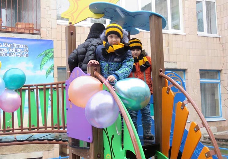 На території Білоцерківського Інклюзивно-ресурсного центру встановили дитячий майданчик