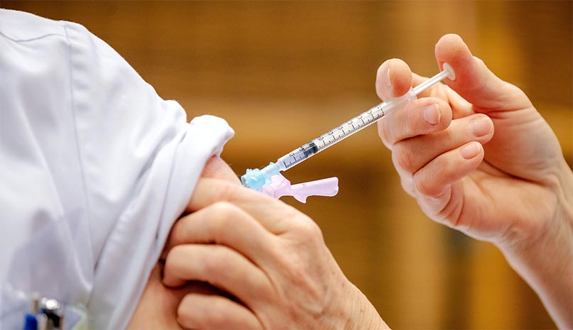 Понад 25 тисяч медиків Київщини дали згоду на вакцинацію від коронавірусу