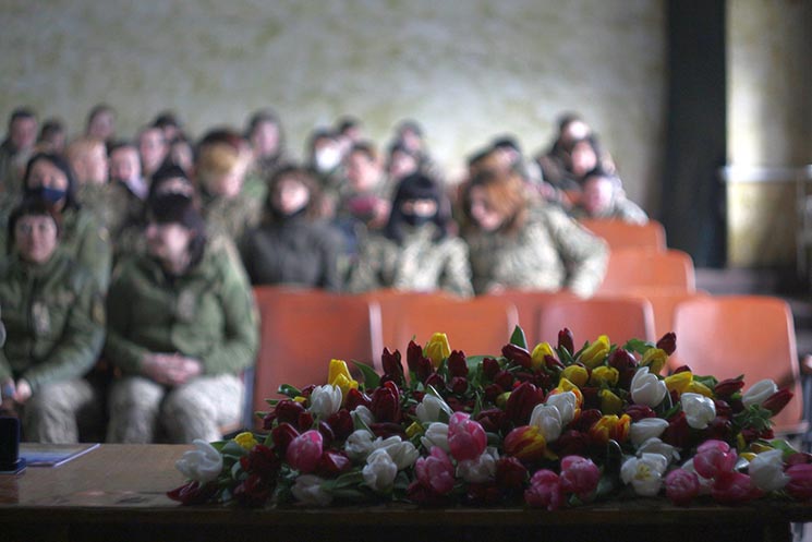 Жінок-військовослужбовців 72-ї ОМБр ім. Чорних запорожців привітали з Міжнародним жіночим днем