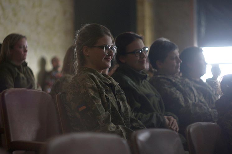 Жінок-військовослужбовців 72-ї ОМБр ім. Чорних запорожців привітали з Міжнародним жіночим днем