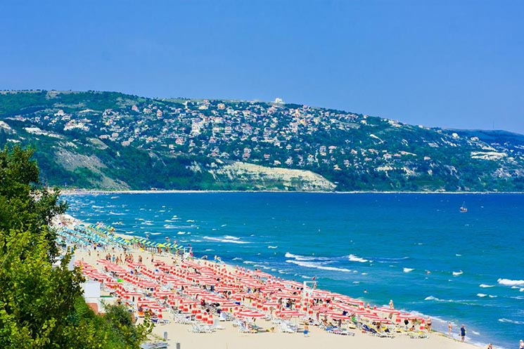 Болгарія планує почати літній туристичний сезон 1 травня