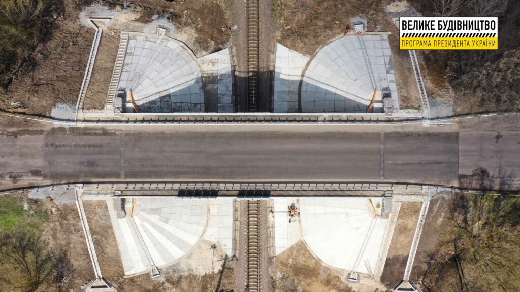 "Велике будівництво":  триває руконструкція мосту на трасі Біла Церква - Канів - Кагарлик