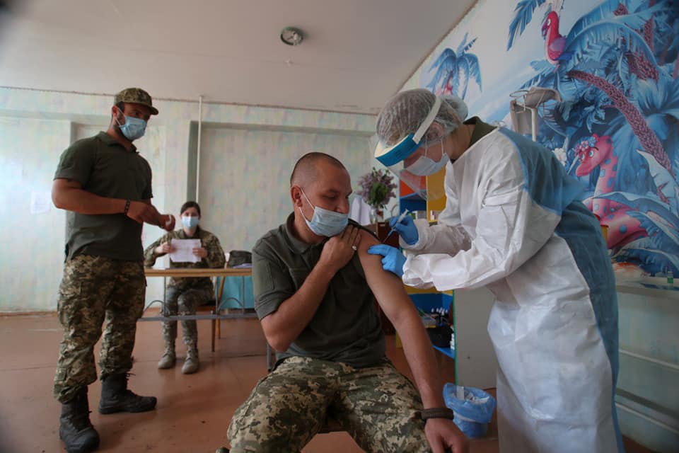 В зоні ООС триває вакцинація військовослужбовців 72-ї ОМБр