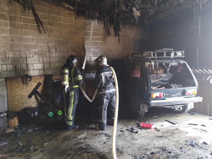 У Білій Церкві через пожежу у гаражі згоріли три автівки і мотоцикл