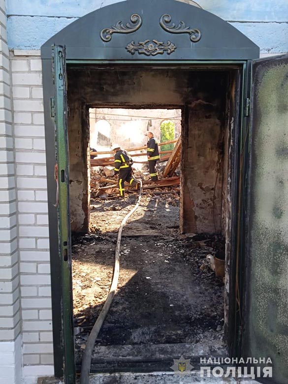 Вціліли лише стіни: На Київщині згоріла церква Івана Богослова