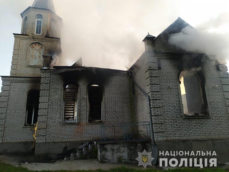 Вціліли лише стіни: На Київщині згоріла церква Івана Богослова