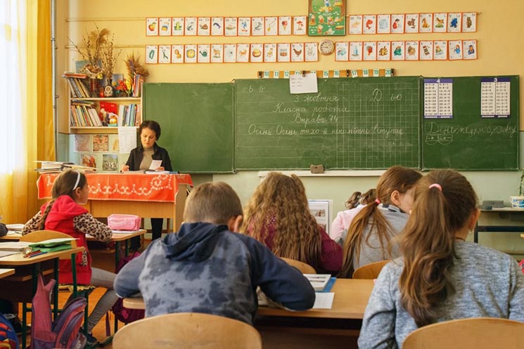 65% українських школярів надають перевагу навчанню в класах