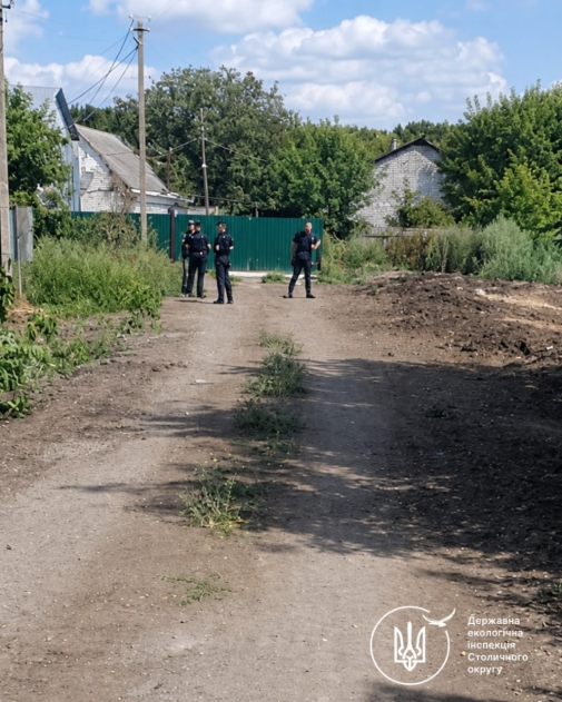 Відходи тваринництва викидали просто на землю: у Білій Церкві виявили значне забруднення ґрунту